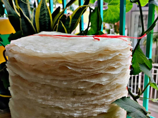 Bánh tráng là một cái tên không thể thiếu trong top những món đặc sản Bình Định
