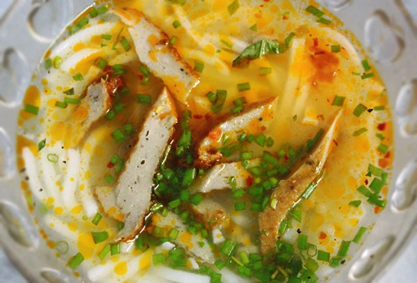 Bánh canh Bình Định có vị dai và không bị dính như bánh canh của các vùng miền khác