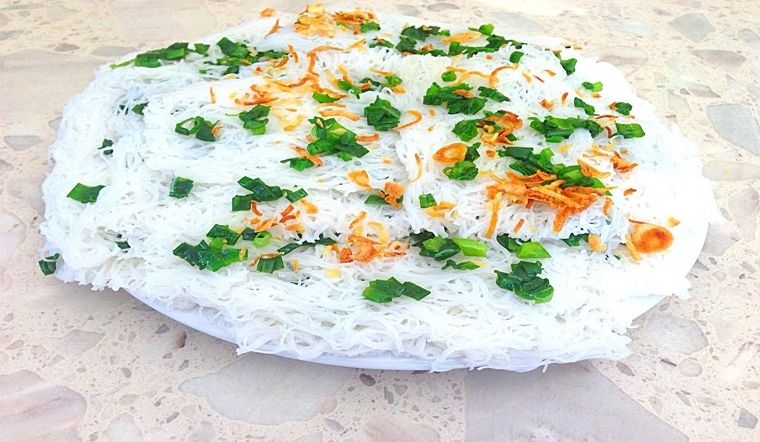 Bánh hỏi là một trong những món ăn đặc sản nổi tiếng của Bình Định